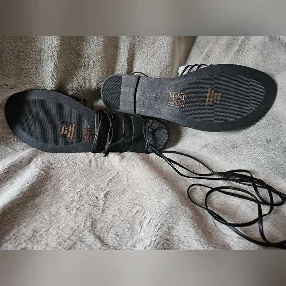 Journee Collection Jess Sandals Wraparound Ankle Tie Open Toe Vegan Leather NIB - Picture 2 of 8